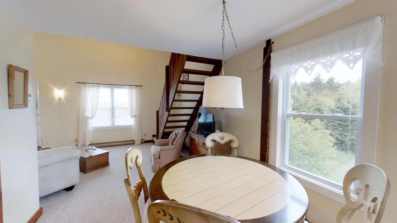 Bayview Pines Country Inn B&B Махон Бэй Экстерьер фото
