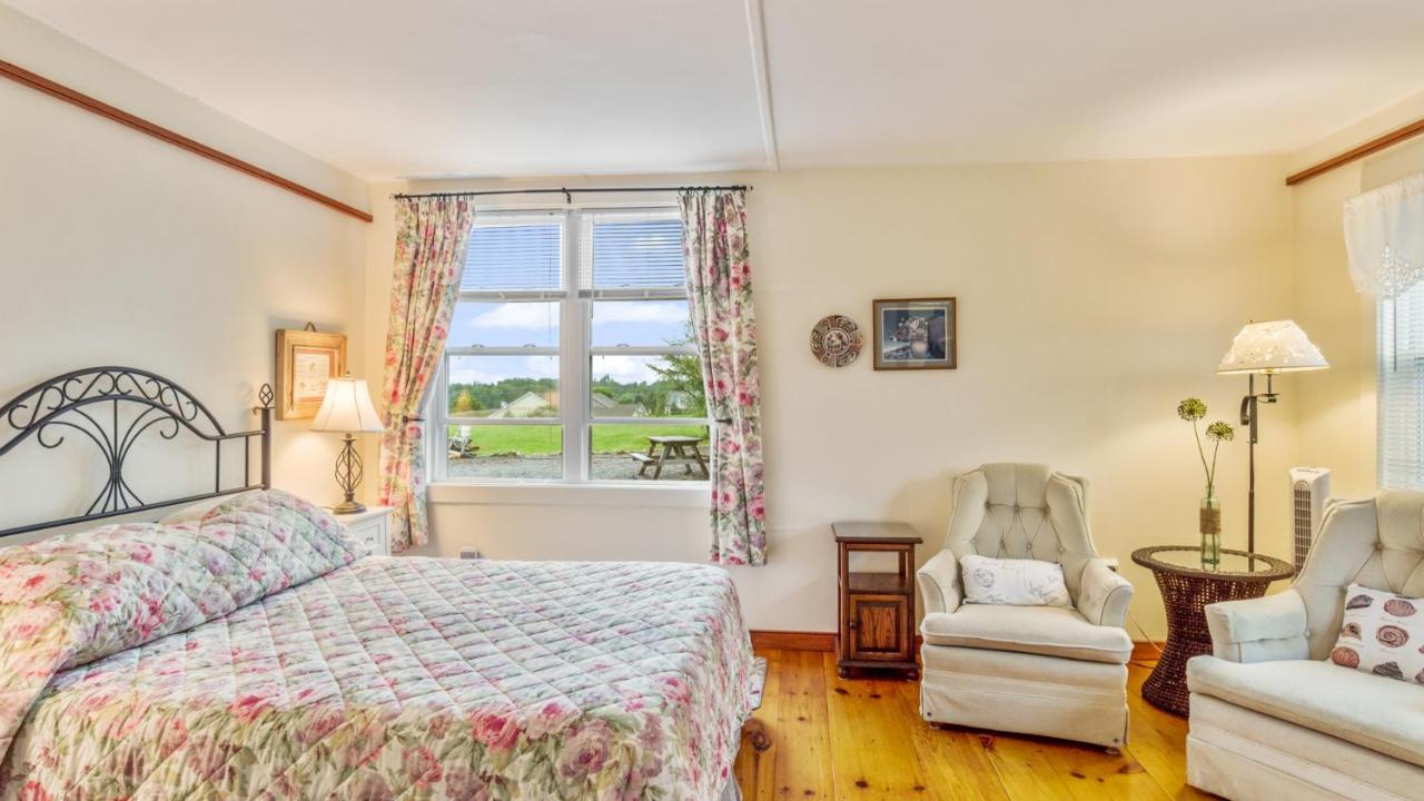 Bayview Pines Country Inn B&B Махон Бэй Экстерьер фото