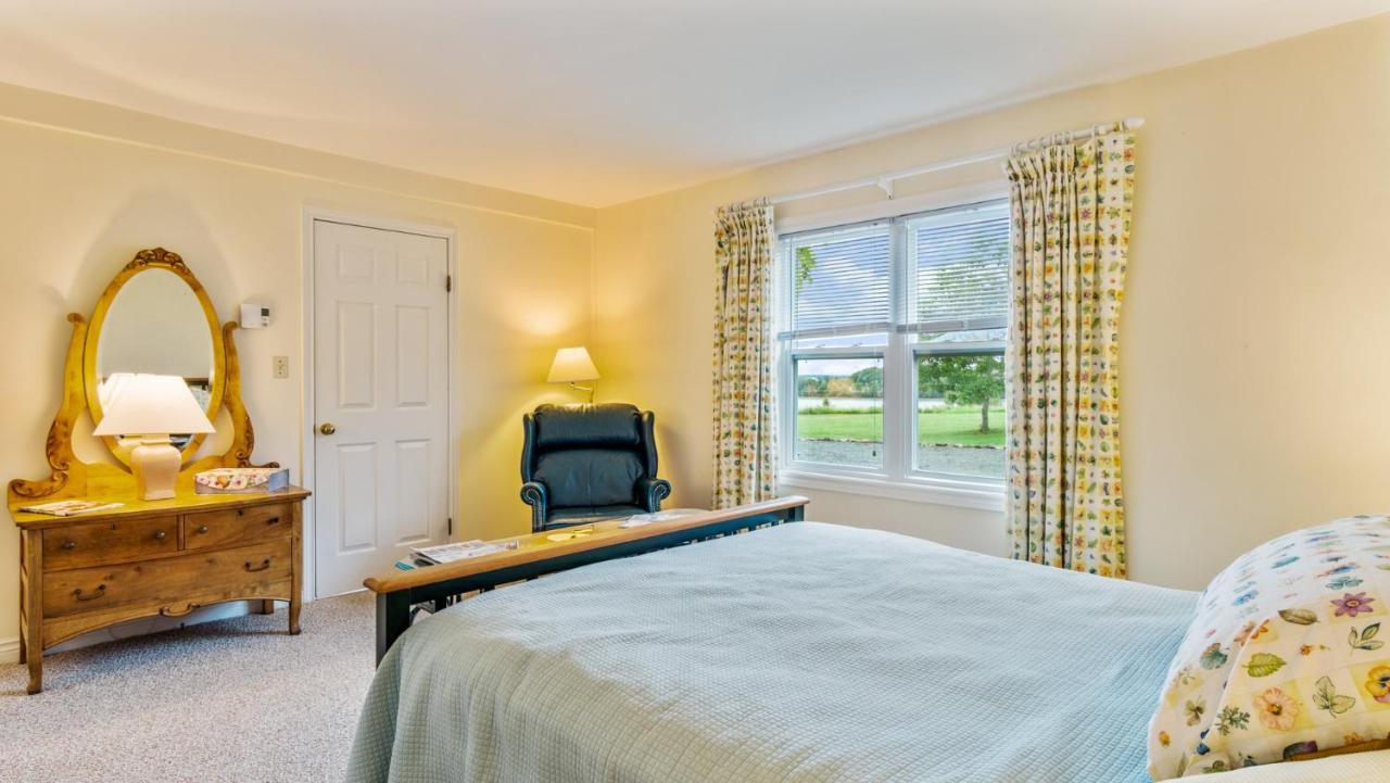 Bayview Pines Country Inn B&B Махон Бэй Экстерьер фото