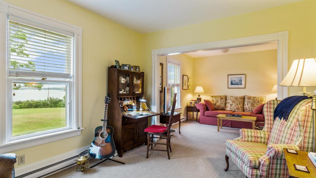 Bayview Pines Country Inn B&B Махон Бэй Экстерьер фото