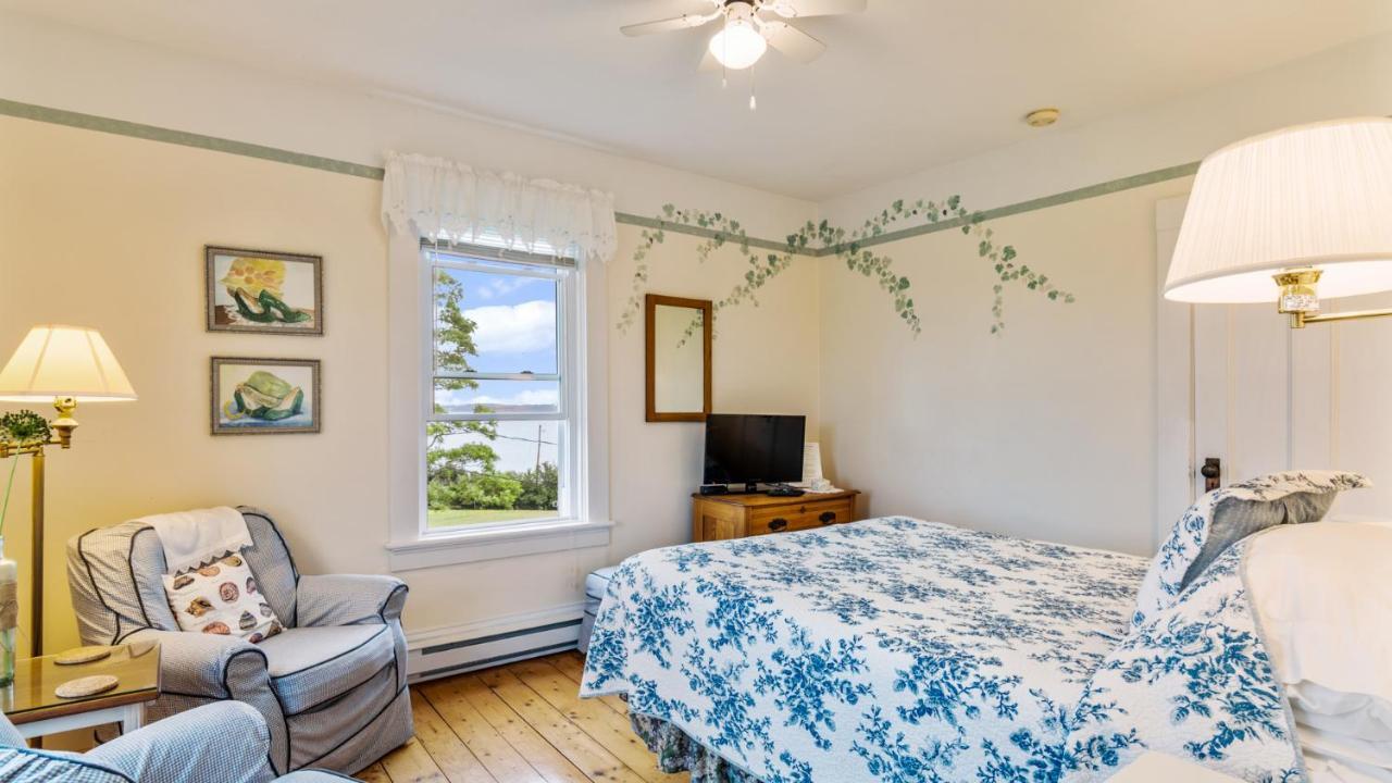 Bayview Pines Country Inn B&B Махон Бэй Экстерьер фото