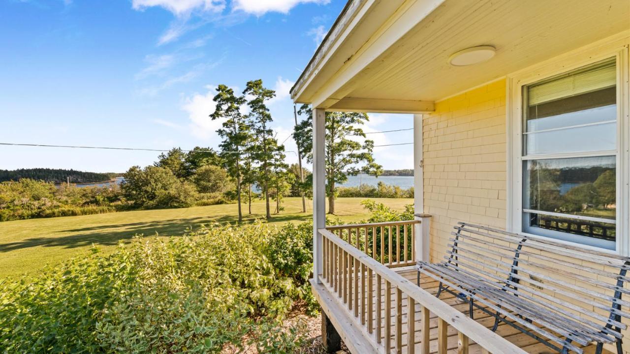 Bayview Pines Country Inn B&B Махон Бэй Экстерьер фото